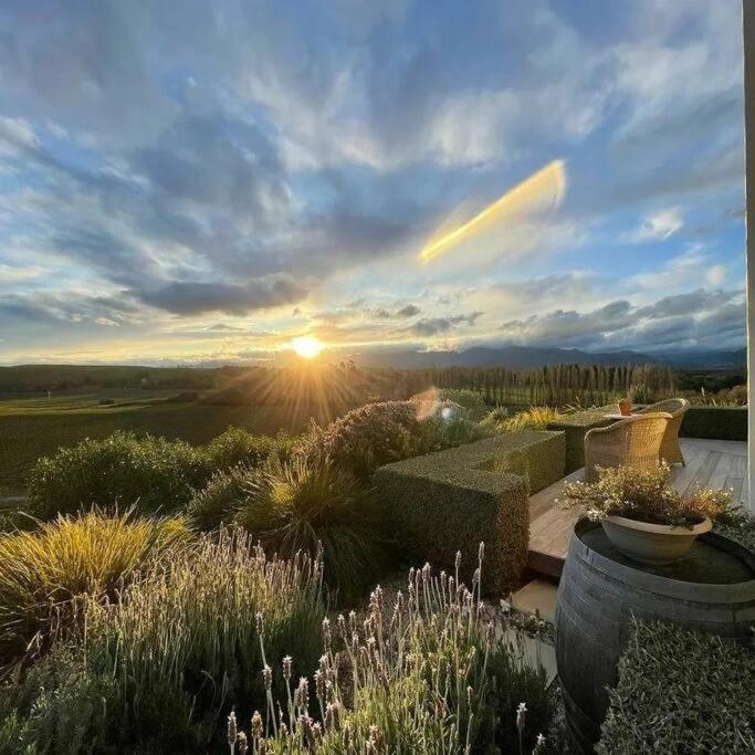 Luxury Cottage With Stunning Vineyard Views Renwick Exterior foto